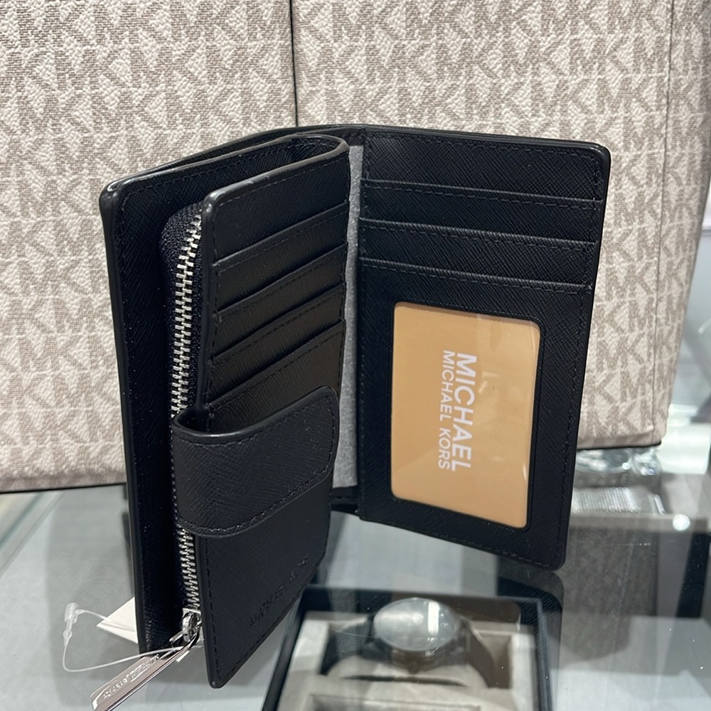 MICHAEL KORS
Medium Crossgrain Leather Wallet
Black 
NWT - Picture 9 of 16